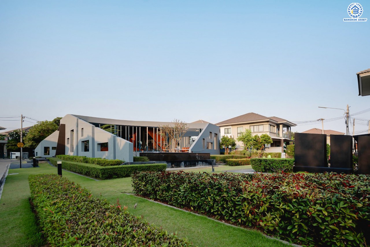 บ้านมือสองตกแต่งใหม่ โครงการ สราญสิริ ติวานนท์-แจ้งวัฒนะ1 หลังมุม เนื้อที่ 59.2 ตร.ว. ดีไซน์ตอบทุกไลฟ์สไตล์ ฟังก์ชัน 3 ห้องนอน 3 ห้องน้ำ จอดรถได้ 2 คัน Living ชั้นบนกว้างขวาง บนทำเลติดถนนใหญ่ เชื่อมต่อทุกเส้นทาง ใกล้จุดขึ้นทางด่วน "ศรีสมาน"